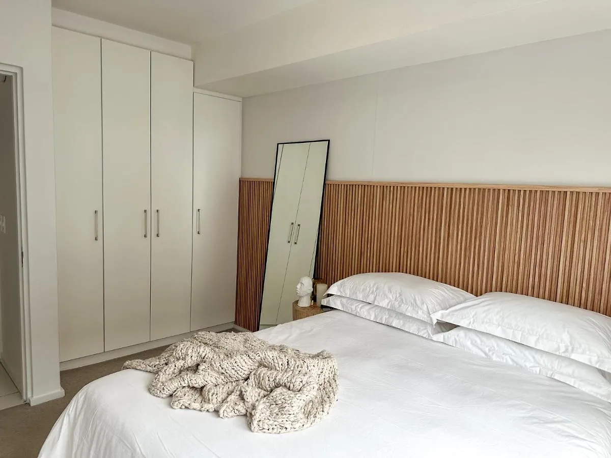 Apartment Luxury 1Br Green Point - Walk To Sea Point Promenade! Rooftop Pool, Secure Parking Cape Town