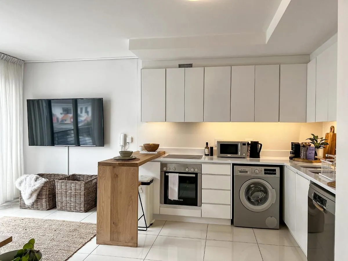 Luxury 1Br Green Point - Walk To Sea Point Promenade! Rooftop Pool, Secure Parking Cape Town South Africa