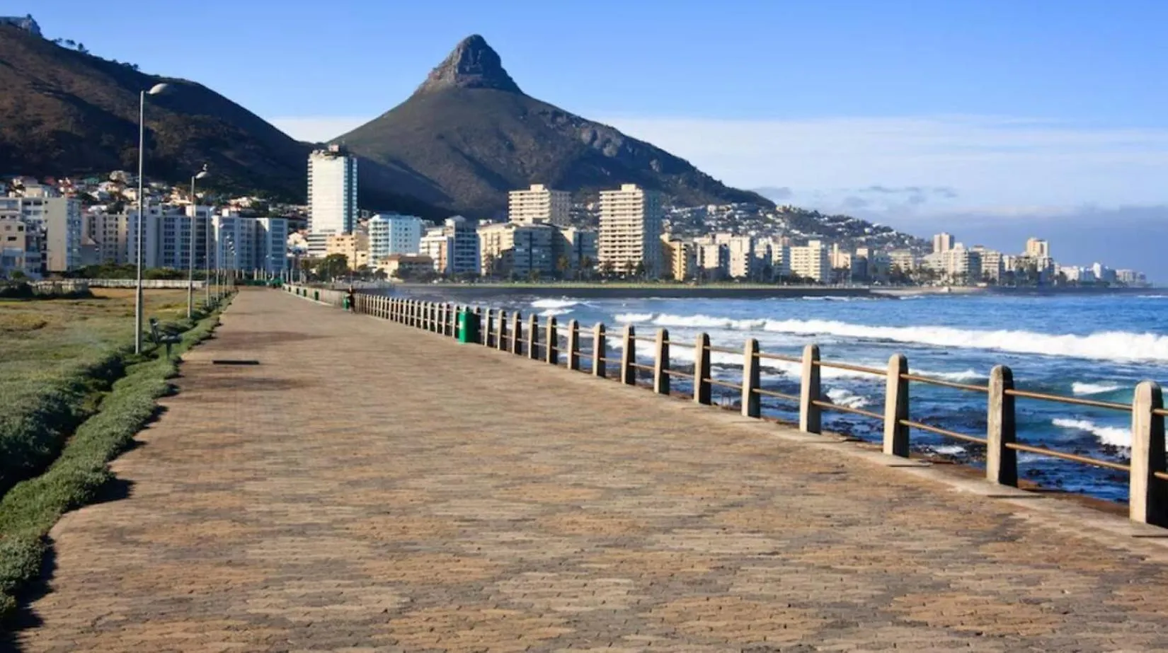 Luxury 1Br Green Point - Walk To Sea Point Promenade! Rooftop Pool, Secure Parking location